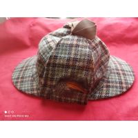 Deerstalker hat,кепка с двумя козырьками охотника за оленями,как у Шерлока Холмса.Отличная!! Как новая.