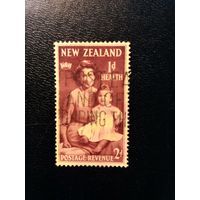 Марка Новой Зеландии. Принцесса Елизавета со своим первым ребенком.