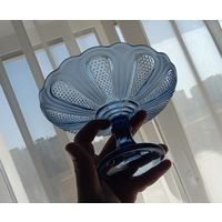 Ваза на ножке конфетница Неман комбинированное голубое купоросное матовое стекло распродажа коллекции