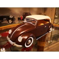 Модель 1:17 Volkswagen Kafer Cabrio 1949 SOLIDO