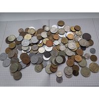 Монеты мира 160шт (+-2шт) и 2 жетона. Одним лотом. Без МЦ. С рубля.