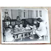 Фото из СССР. В детском саду. 1963 г. 9х12 см.