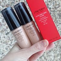 Тональная основа Shiseido Synchro Skin Glow 30 ml
