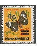Новая Зеландия. Бабочка Совок. Надпечатка нового номинала. 1971г. Mi#561.