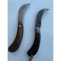 2  советских санитарных ножа на штампах-на деревянных накладках более раннего периода. Цена за 1.