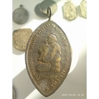 ИНТЕРЕСНЫЙ Старый образок медальон иконка католическая лот 12 размер примерно высота 3,2 см на 1,2 см сплав или медь бронза латунь ушко целое лот 2