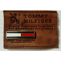 Этикетка кожанная лэйбл джинсов Tommy Hilfiger  значок металлический, с рубля.