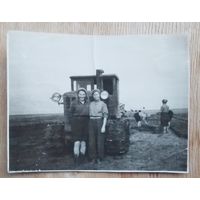 Трактористки. Фото 1958 г. 6х8 см.