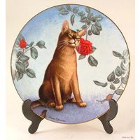 Коллекционная фарфоровая тарелка из Англии, - 1989 года выпуска: Mint Irene Spencer Cats & Flowers "The Cheek of Araby" Plate & Frame/No25.