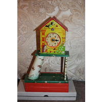 Жестяная, заводная игрушка "Детские часы-качели", высота 24.5 см., некомплектная.