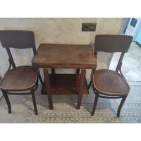 Старинные венские стулья с тиснением под кожу аллигатора и кофейный столик. Распродажа. Цена снижена
