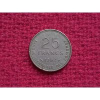 Коморские острова 25 франков 1982 г.