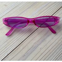 Розовые солнцезащитные очки