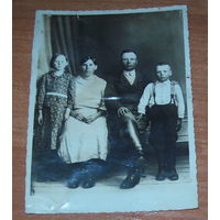 Старое семейное фото.