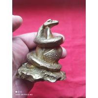 Бронза, змея на камне,старенькая статуэтка