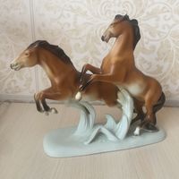 Крупная статуэтка "Резвящиеся кони". Royal Dux