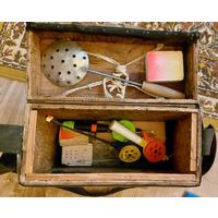 Ящик с удочками, черпаком,коробками для зимней рыбалки
