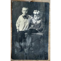Фото двух детей. 1920-е? 9х13.5 см.