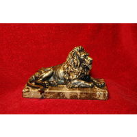 Скульптура - лев , бронза на мраморе
