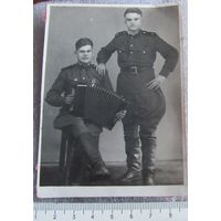 Фото 71 солдаты с Гармошкой