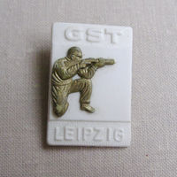 24WR Значок GST Leipzig Стрельба Лейпциг ГДР Выпуск 1970-е У винтовки отломан ствол