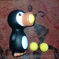 Пингвин игрушка резиновая, пингвин, стреляющий шариками.