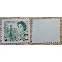 Канада 1967 Королева Елизавета II, тотемный столб и лесной регион на побережье Тихого океана. Mi-CA 399Ax.
