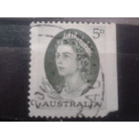 Австралия 1964 Королева Елизавета 2, марка из буклета Михель-4,0 евро гаш, обрез справа