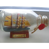 Сувенир - кораблик в бутылке из стекла. Корабль, кораблик в бутылке, Болгария. (12 смх 8 см). НОВЫЙ.