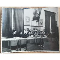 Фото из СССР. Заседание комсомольского бюро. 1950-е г. 9х11.5 см.