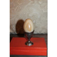 Декоративное яйцо выполненное из натурального природного камня, размер 6.5*5 см.