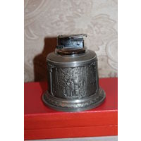 Газовая зажигалка "ARTINA", с оловянным основанием в виде колокольчика, высота 9.5 см.