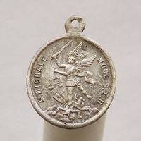 Католический церковный медальон с образом  Св. Михаила