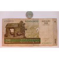 Werty71 Мадагаскар 200 ариари 2004 1000 франков банкнота 1 2