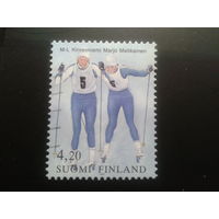Финляндия 1994 лыжницы на старте, марка из блока