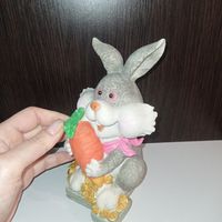 Статуэтка заяц, зайчик, кролик с морковкой