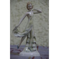 Статуэтка фарфоровая  " Балерина "  Германия   ( целая )  15 см