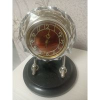 Механические часы СССР в хрустале а отличном рабочем состоянии не с рубля