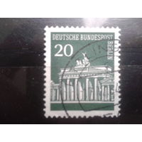 Берлин 1966 стандарт Бранденбургские ворота 20 пф Михель-0,3 евро гаш.