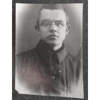 Фото  советского интеллигента 1930-х годов. 8х11 см.