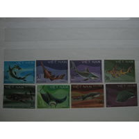 Марки - Морские животные хищники Вьетнам б/з серия из 8 марок - акулы