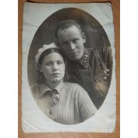 Фото лейтенанта с женщиной. 1942 г. 9х12 см.