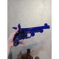 Стеклянный пистолет из стекла
