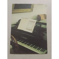 Карманный календарик. Дом-музей Ясная Поляна. Рояль в гостиной . 2001 год