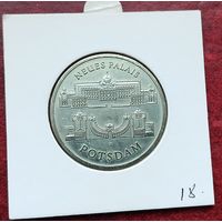 Германия - ГДР 5 марок, 1986 Новый дворец в парке Сан-Суси в Потсдаме. Монета в холдере!