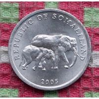 Сомалиленд 5 шиллингов 2005 года, UNC. ФАО. Слоны.