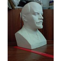 Бюст В.И.Ленин.Автор Никифоров 1970 год.Гипс.19 см * 30 см.