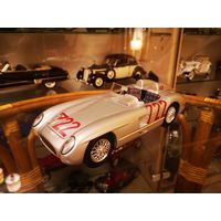 Модель 1:18 Mercedes Benz 300 SLR