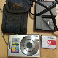 Фотоаппарат Sony Cyber-shot DSC-W30 с зарядным в чехле (нерабочий)