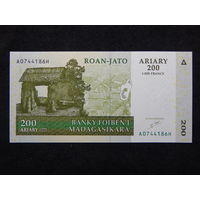 Мадагаскар 200 ариари 2004г.UNC